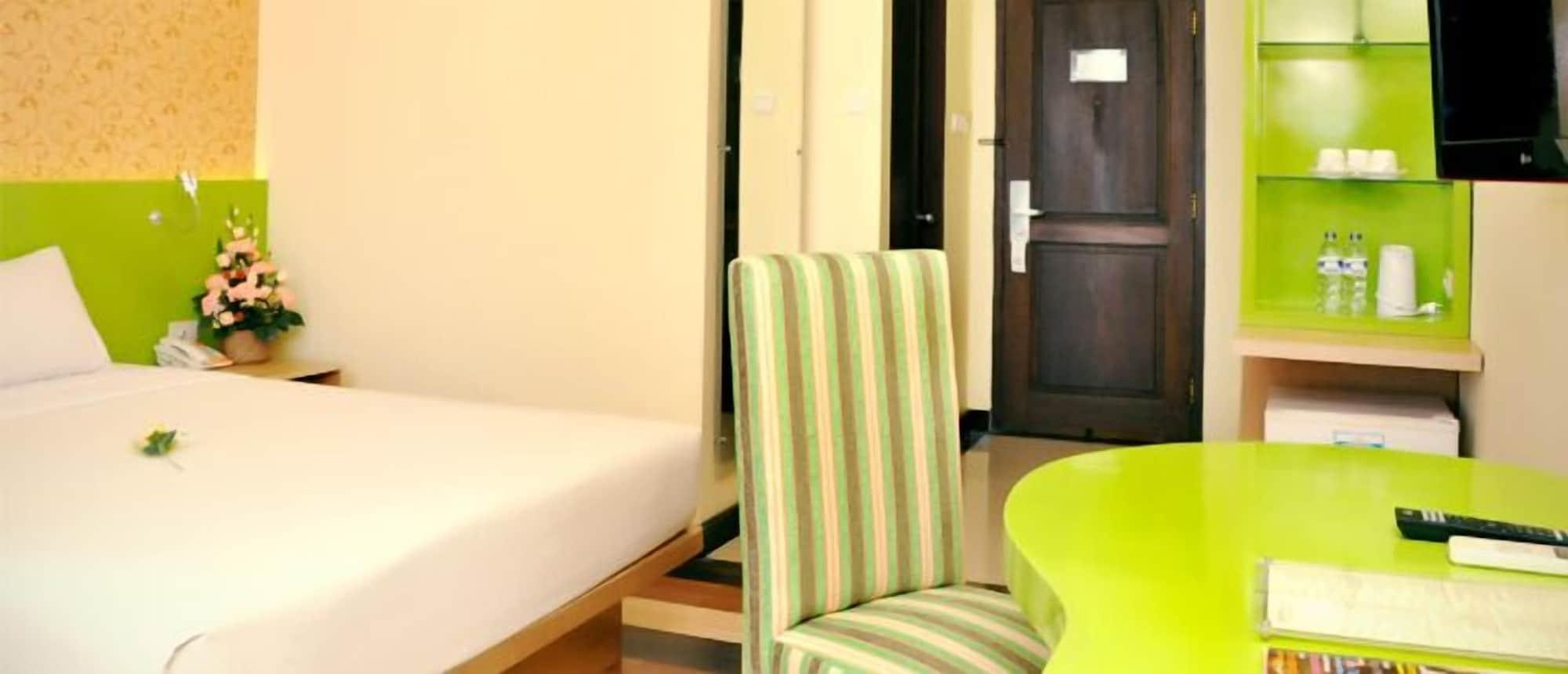 Pandanaran Hotel Semarang Buitenkant foto