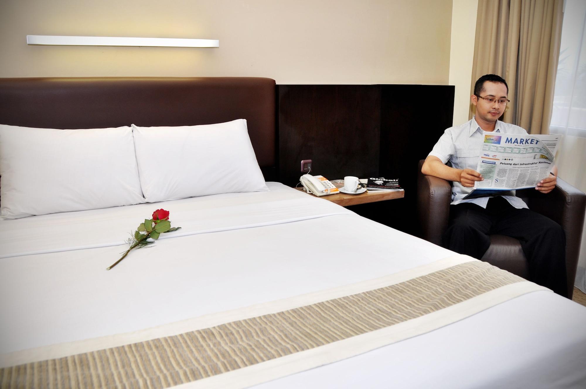 Pandanaran Hotel Semarang Buitenkant foto