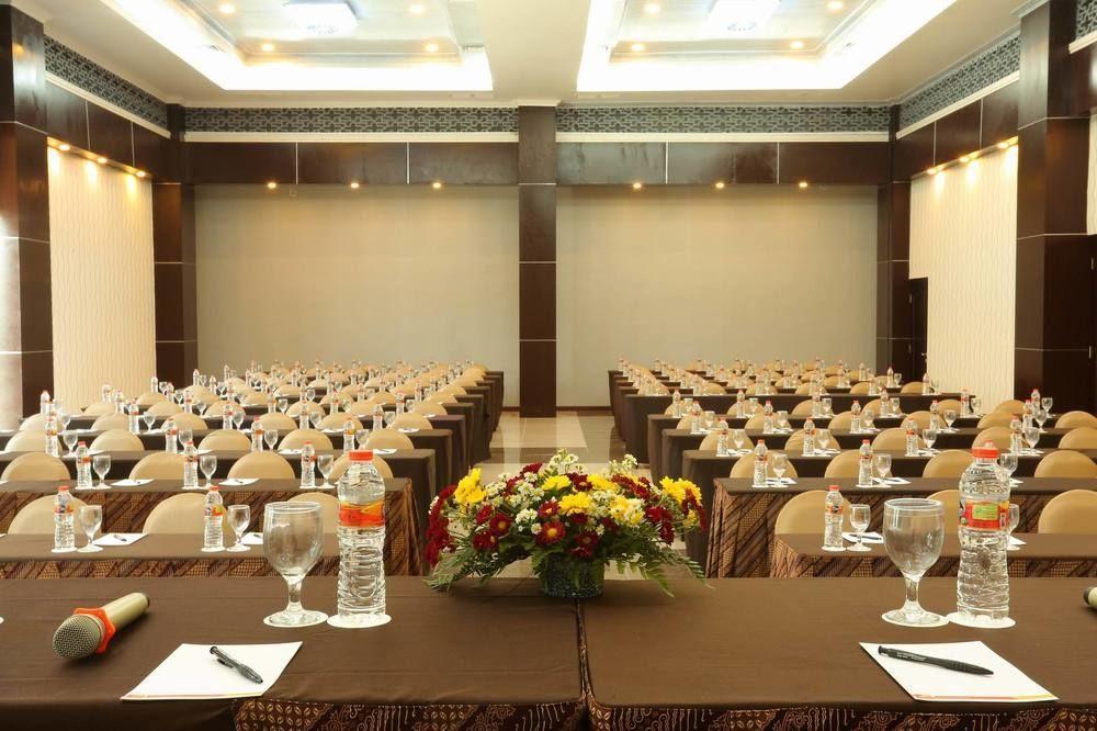 Pandanaran Hotel Semarang Buitenkant foto