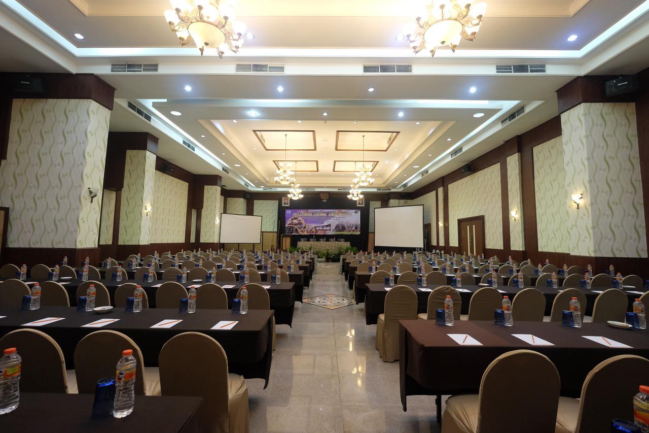 Pandanaran Hotel Semarang Buitenkant foto