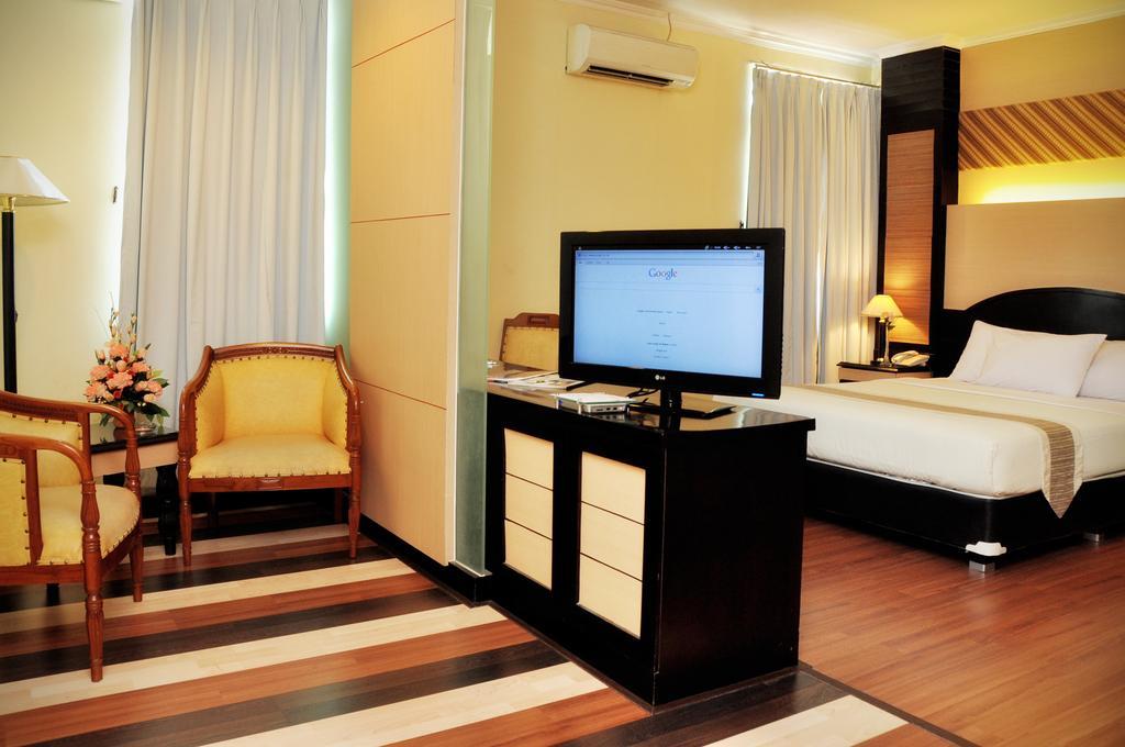 Pandanaran Hotel Semarang Buitenkant foto