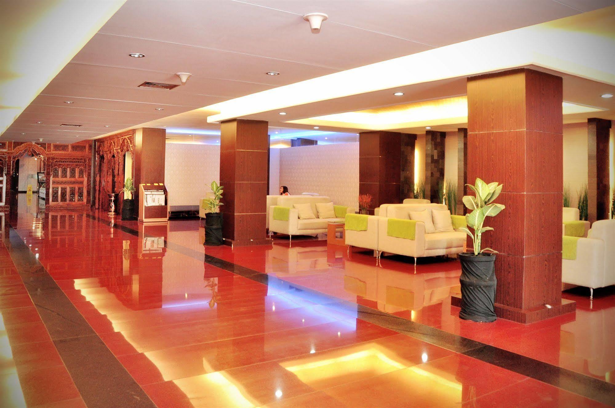 Pandanaran Hotel Semarang Buitenkant foto
