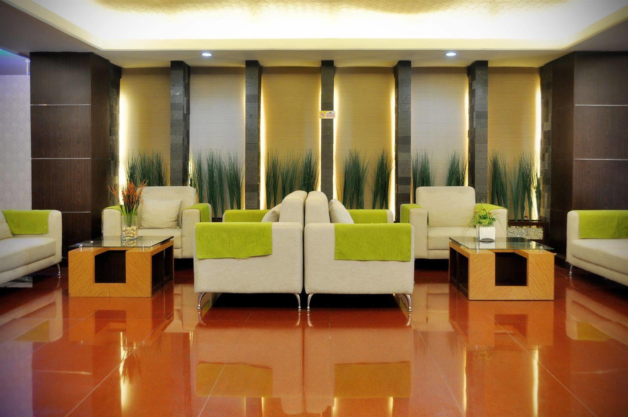 Pandanaran Hotel Semarang Buitenkant foto