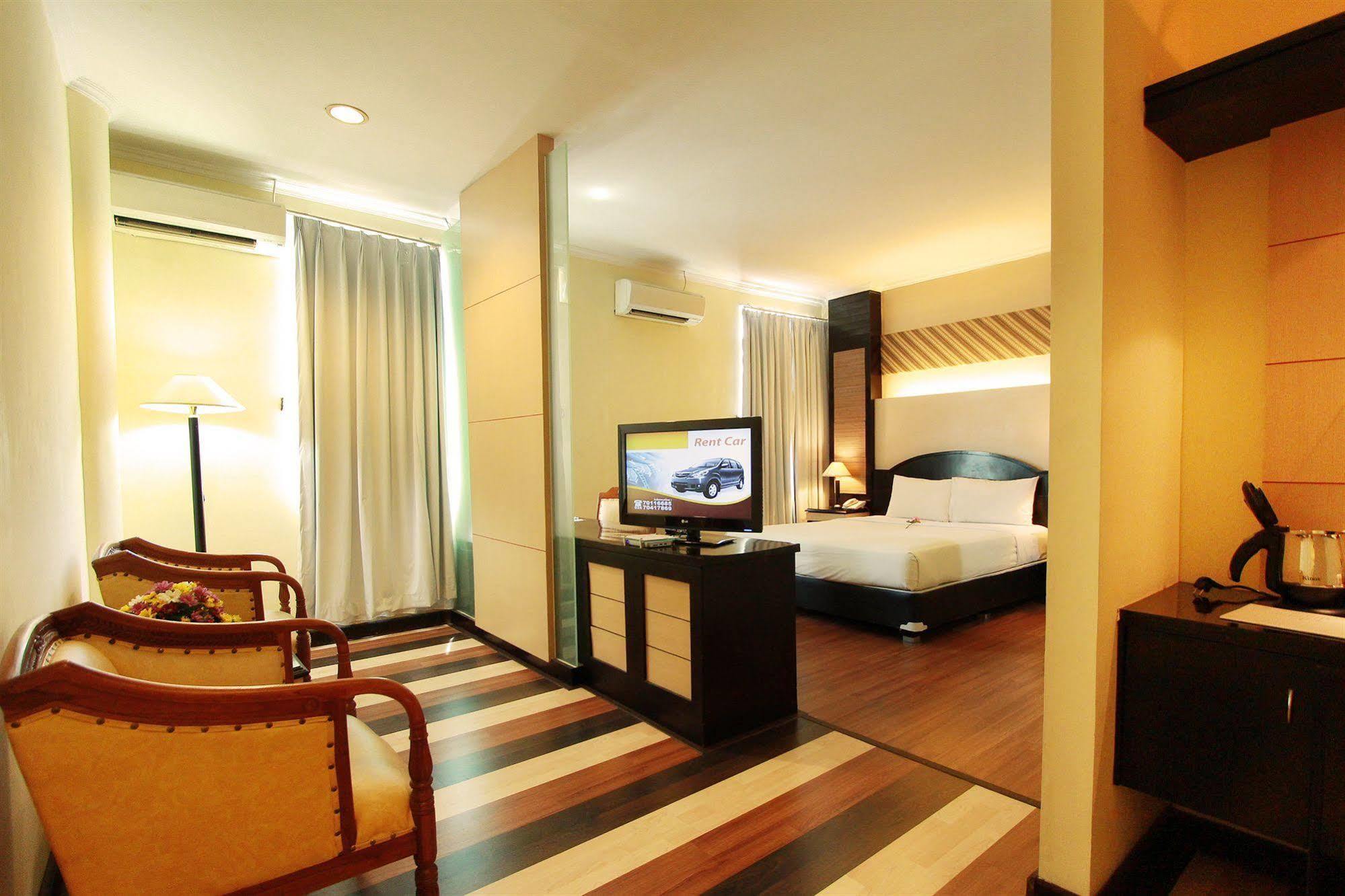 Pandanaran Hotel Semarang Buitenkant foto