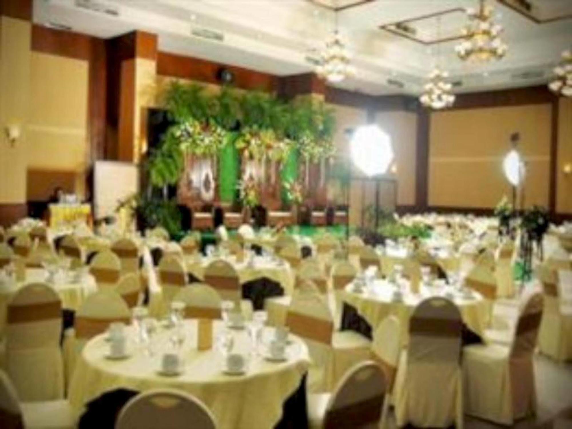 Pandanaran Hotel Semarang Buitenkant foto