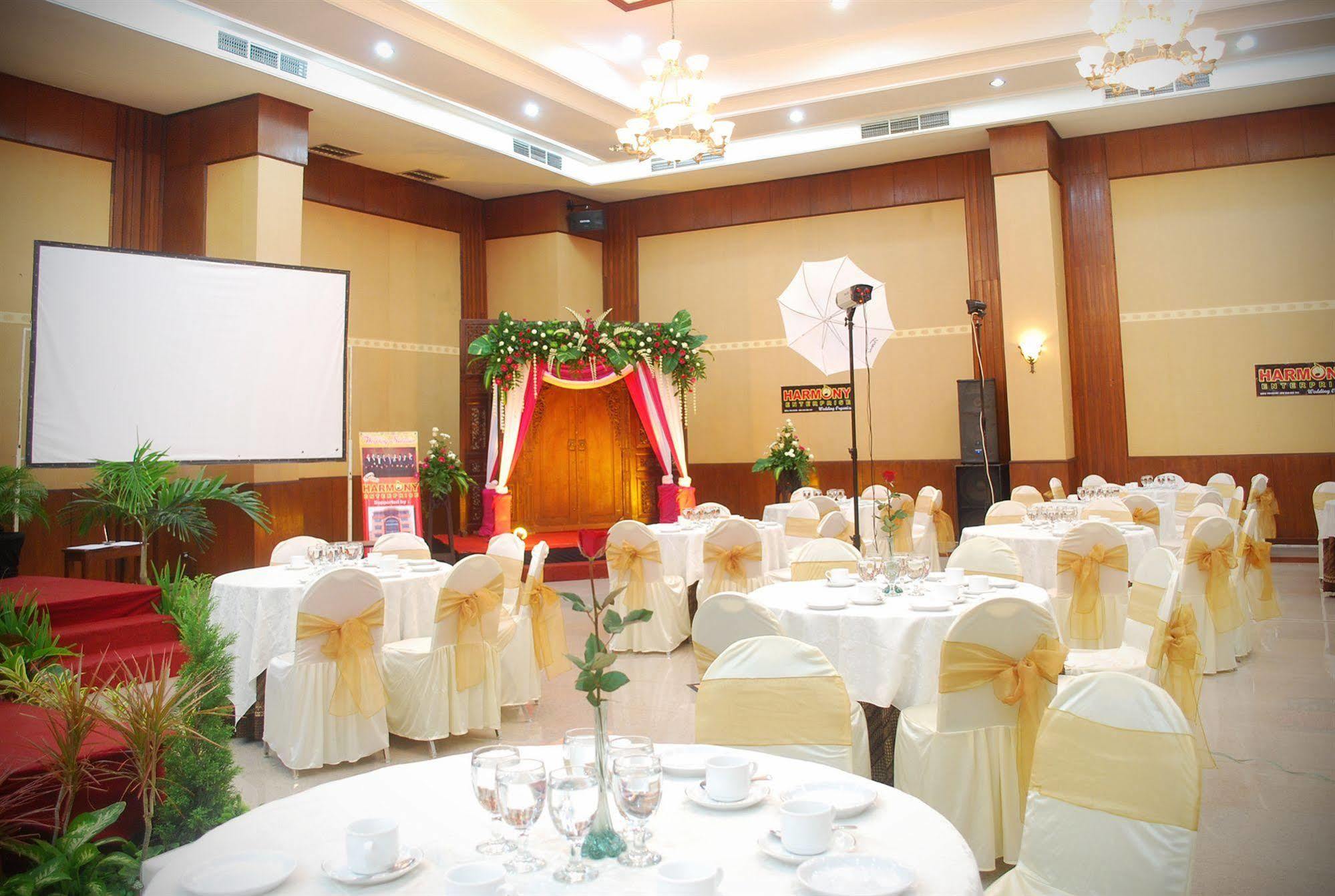 Pandanaran Hotel Semarang Buitenkant foto