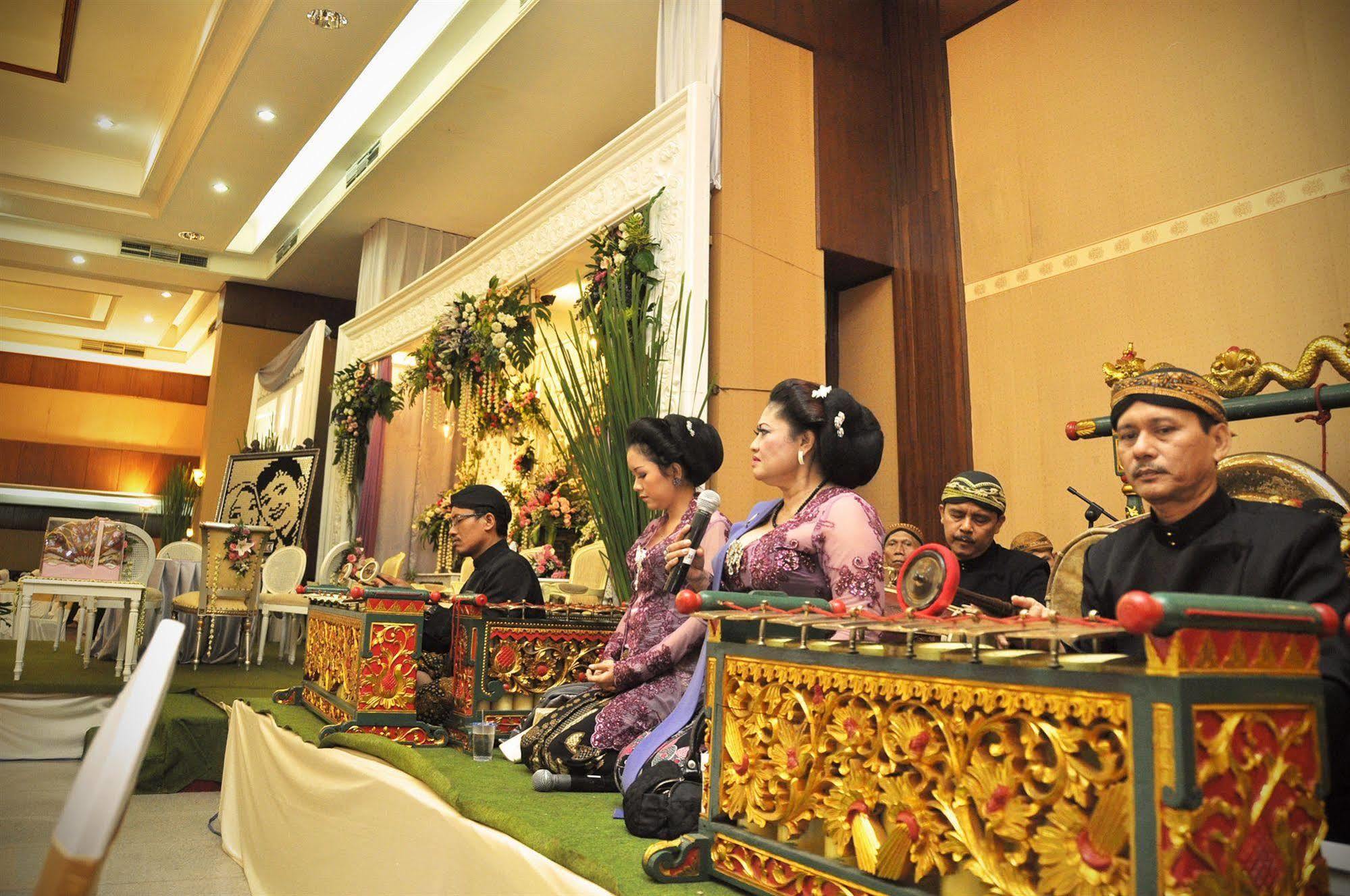 Pandanaran Hotel Semarang Buitenkant foto