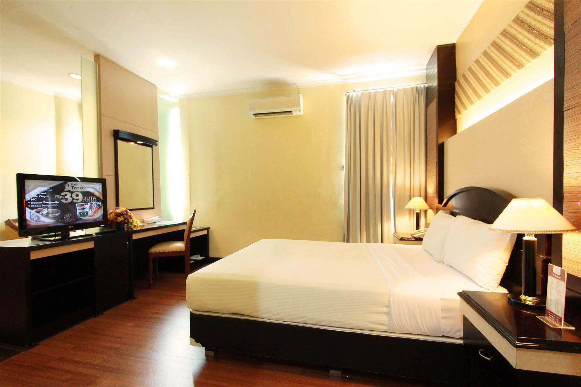 Pandanaran Hotel Semarang Buitenkant foto