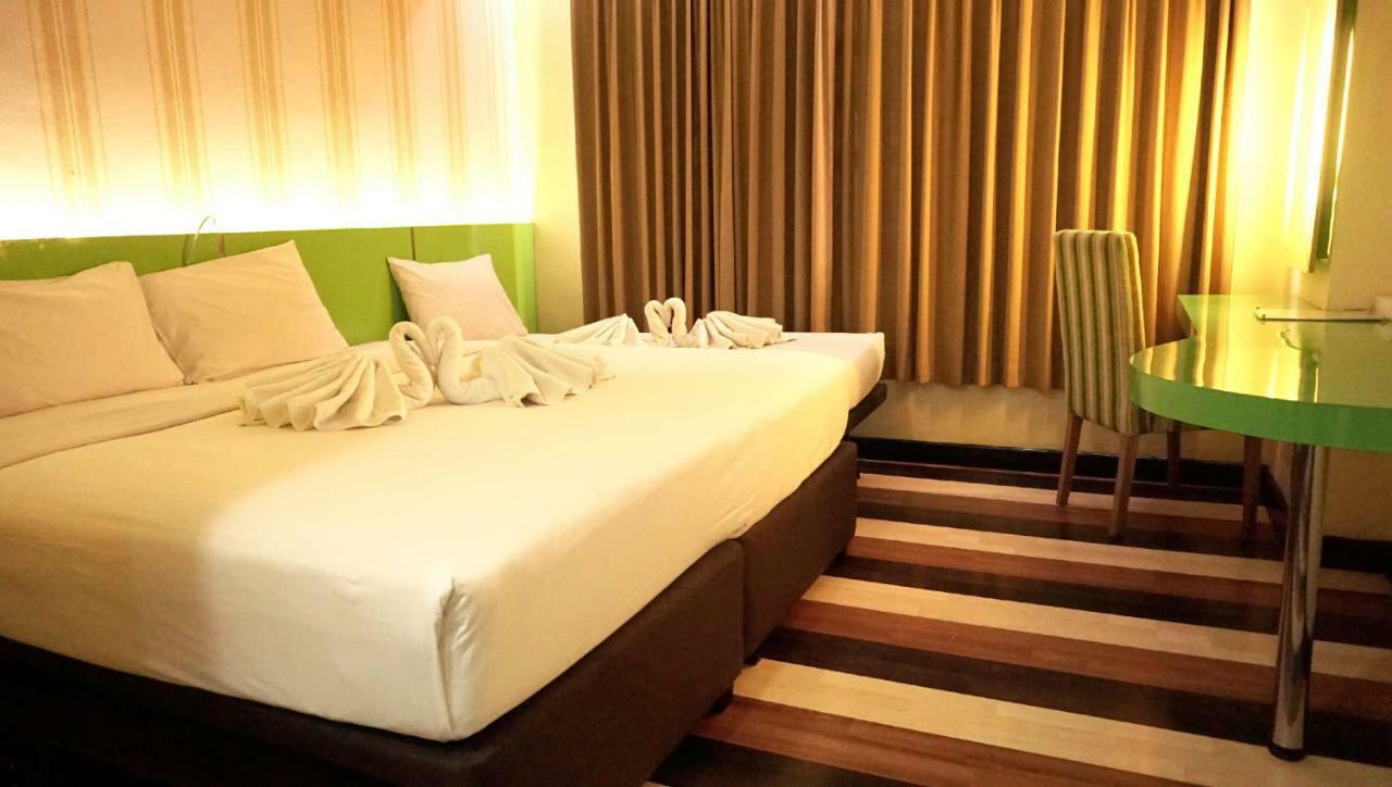 Pandanaran Hotel Semarang Buitenkant foto